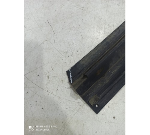 Уплотнитель двери(передний левый)