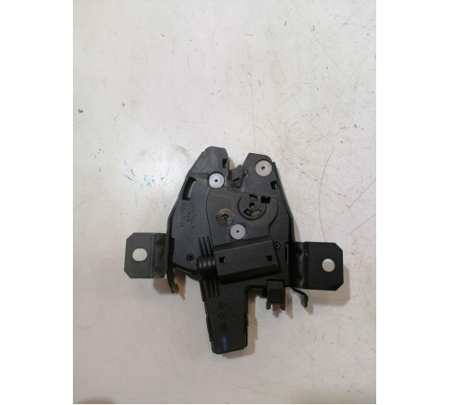 Замок крышки багажника правый