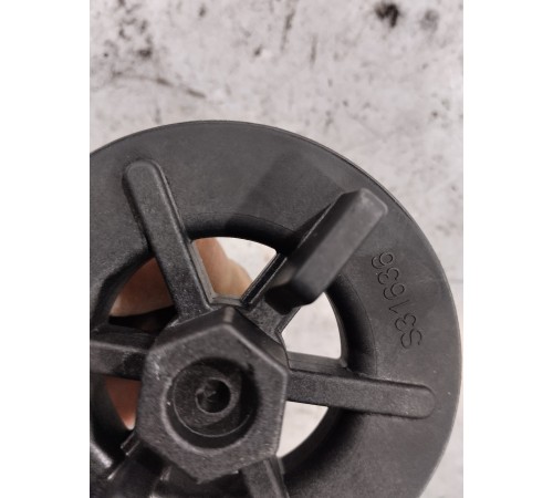 Болт фиксации запасного колеса