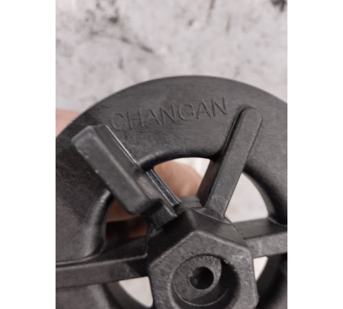 Болт фиксации запасного колеса