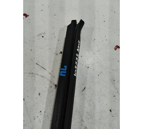 Уплотнитель стекла (передний левый внутренний)