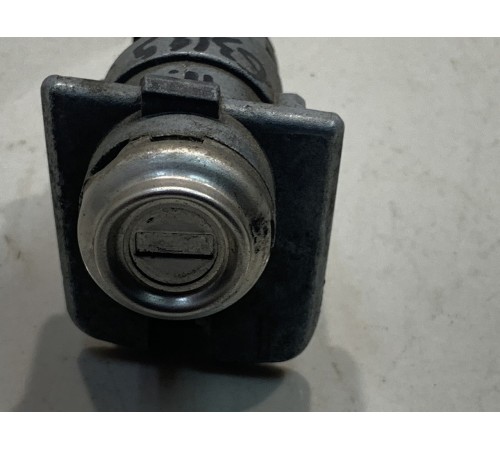 Личинка замка (передняя, левая)