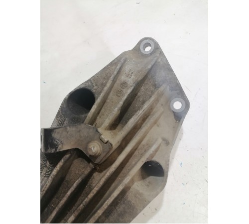 Кронштейн опоры двигателя