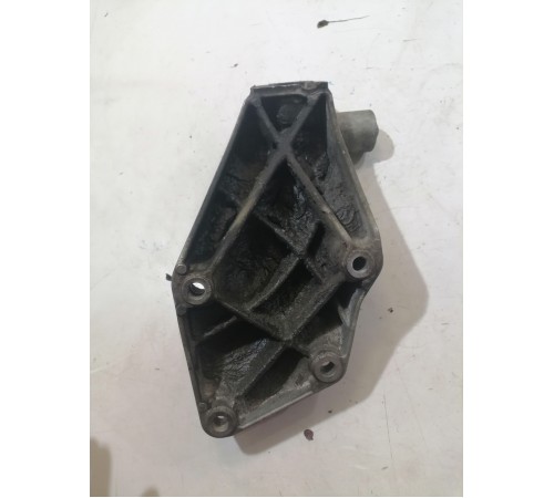 Кронштейн опоры двигателя