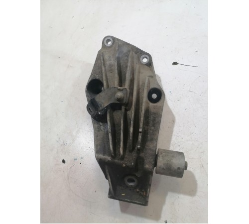 Кронштейн опоры двигателя