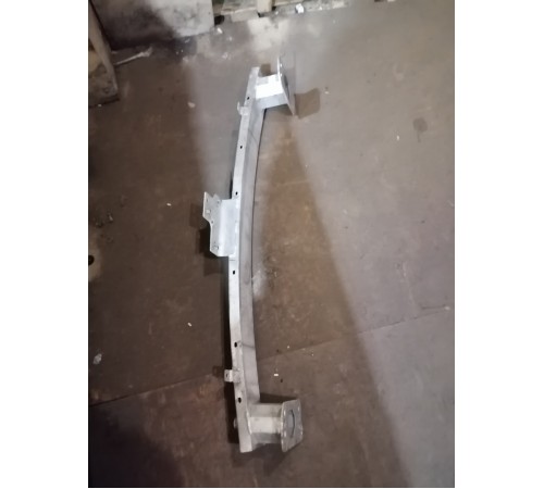 Усилитель бампера передний