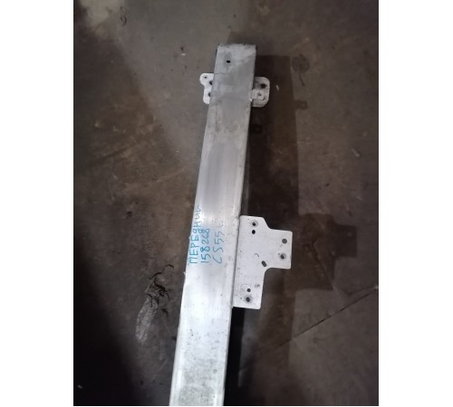 Усилитель бампера передний