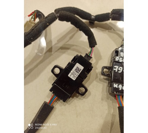 Электропроводка обшивки двери(передняя левая)