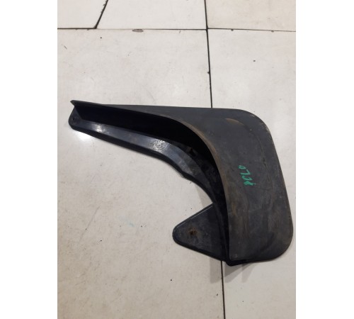 Брызговик (передний, правый)