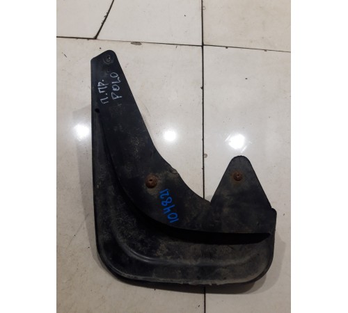 Брызговик (передний, правый)