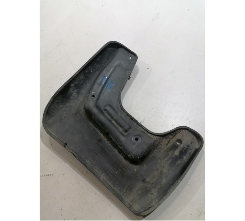 Брызговик передний правый