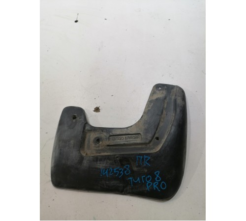 Брызговик передний правый