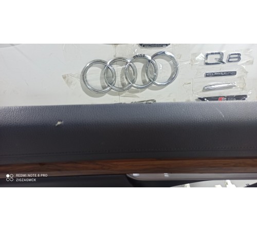 Обшивка двери(передняя левая)