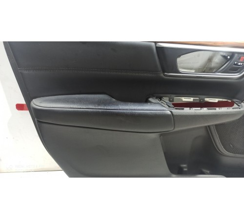 Обшивка двери(передняя левая)