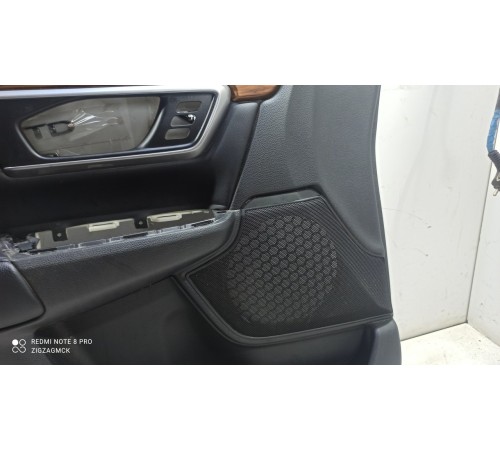 Обшивка двери(передняя левая)