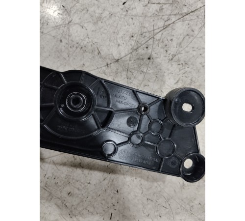 Кронштейн крепление салона