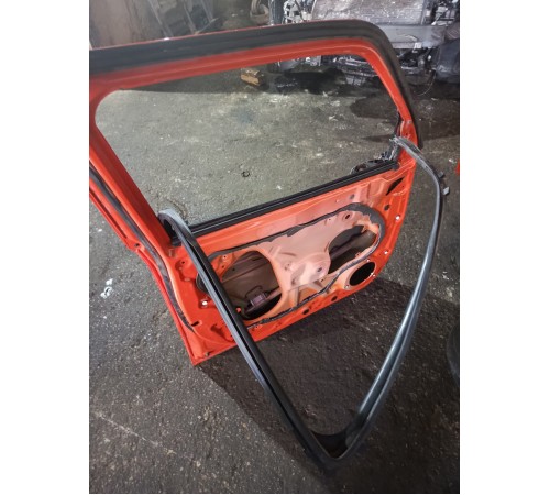 Дверь передняя левая