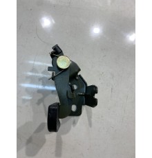 Кнопка открывания капота