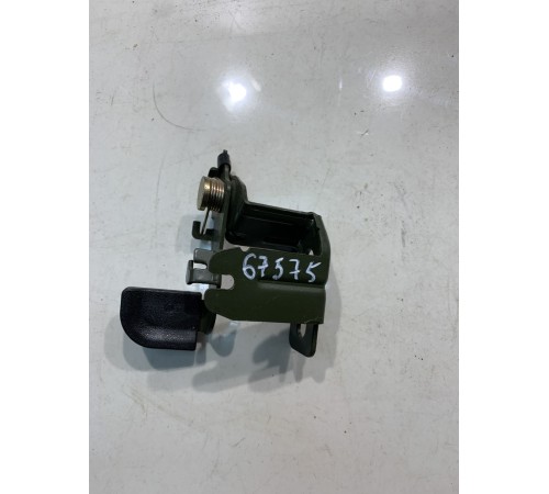 Кнопка открывания капота