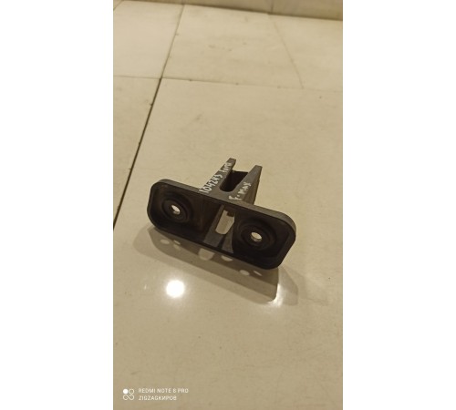 Кронштейн(крепление) солнцезащитного козырька левого