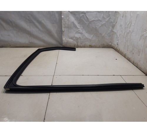 Уплотнитель двери (задний, левый)