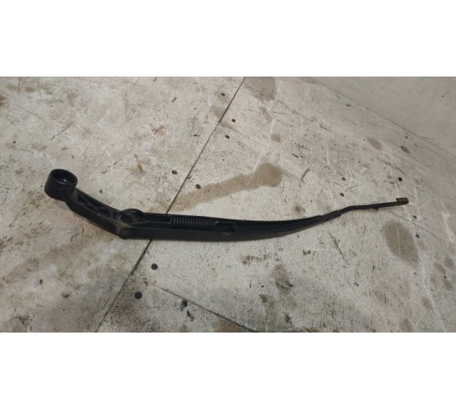 Поводок стеклоочистителя правый