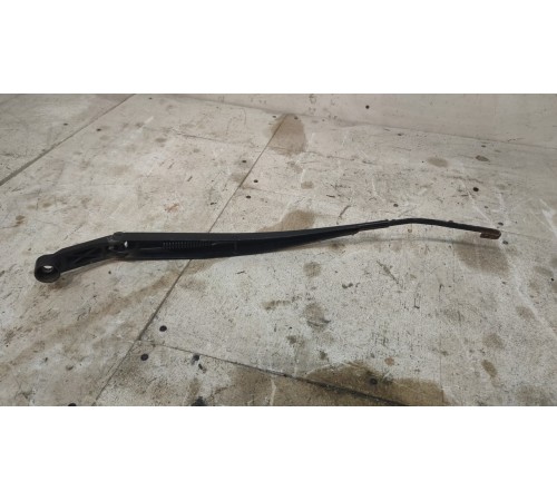 Поводок стеклоочистителя правый