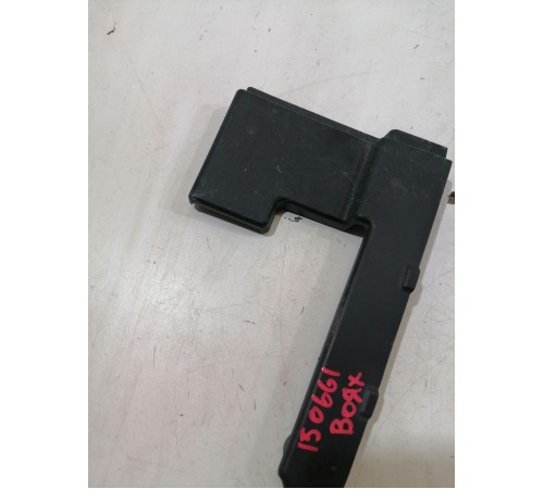 Накладка петли капота правая