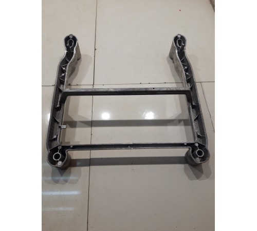 Кронштейн сиденья (передний, левый)