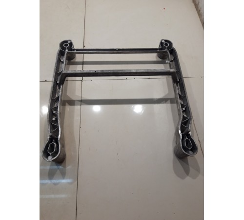 Кронштейн сиденья (передний, левый)