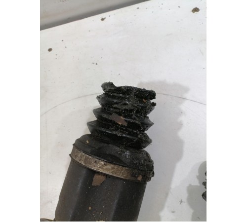 Привод (полуось) передний правый