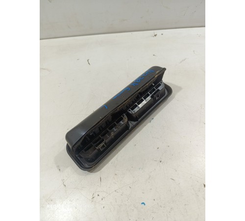 Решетка вентиляции задняя левая