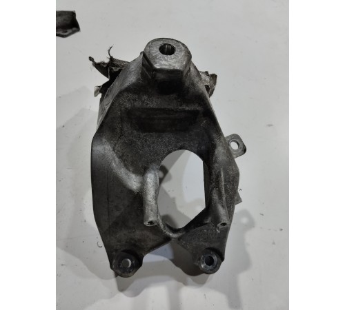 Кронштейн двигателя правый