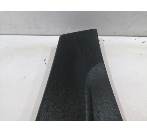 Обшивка стойки центральная правая