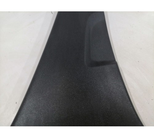 Обшивка стойки центральная правая