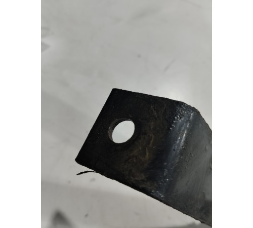 Крепление топливного бака правое