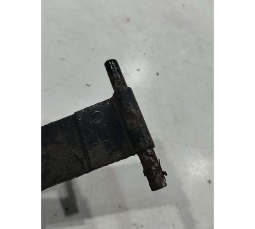 Крепление топливного бака правое