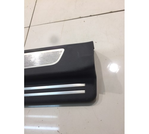 Накладка порога (передняя, правая)