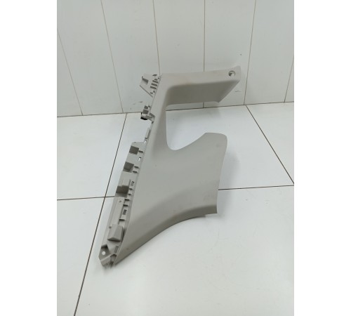 Обшивка задней стойки правая верхняя