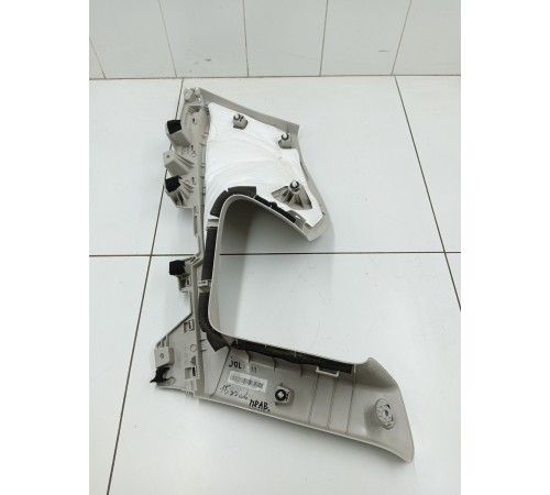 Обшивка задней стойки правая верхняя