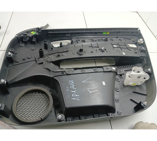 Обшивка двери передняя левая