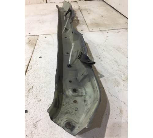 Верхняя панель рамки радиатора (телевизор)