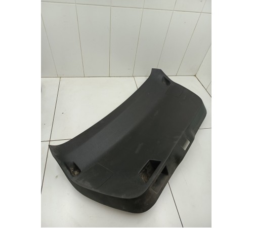 Обшивка крышки багажника