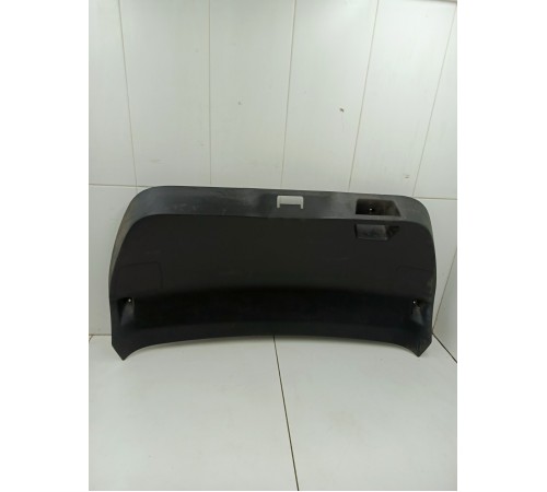 Обшивка крышки багажника