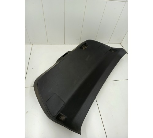 Обшивка крышки багажника