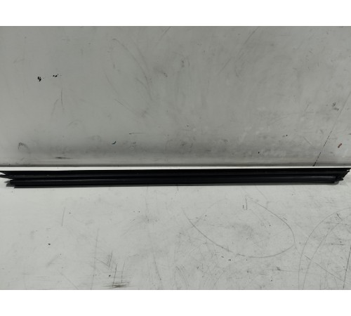 Уплотнитель стекла (передний левый внутренний)