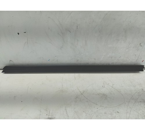 Уплотнитель стекла (передний левый внутренний)