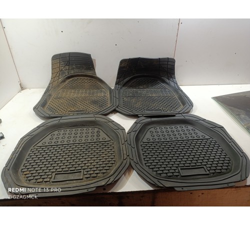 Комплект ковриков салона