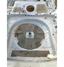 Ниша багажника запасного колеса