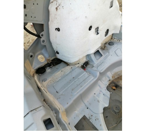 Ниша багажника запасного колеса